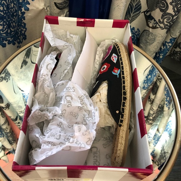 CIRCUS BRAND FLATS - Picture 8 of 11